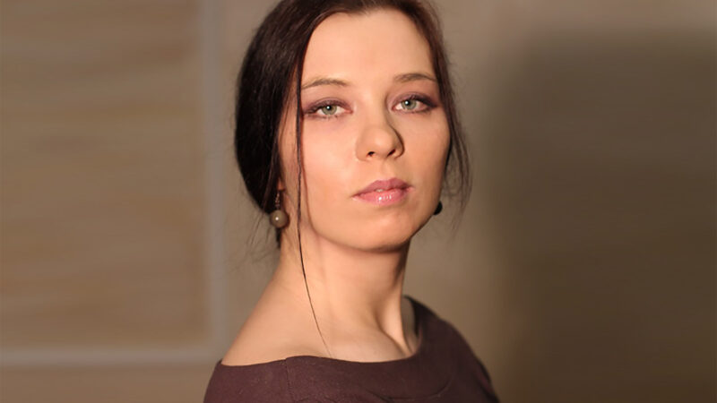 Александра Рещикова — профессиональная актриса. Тренер по ораторскому искусству и публичным выступлениям